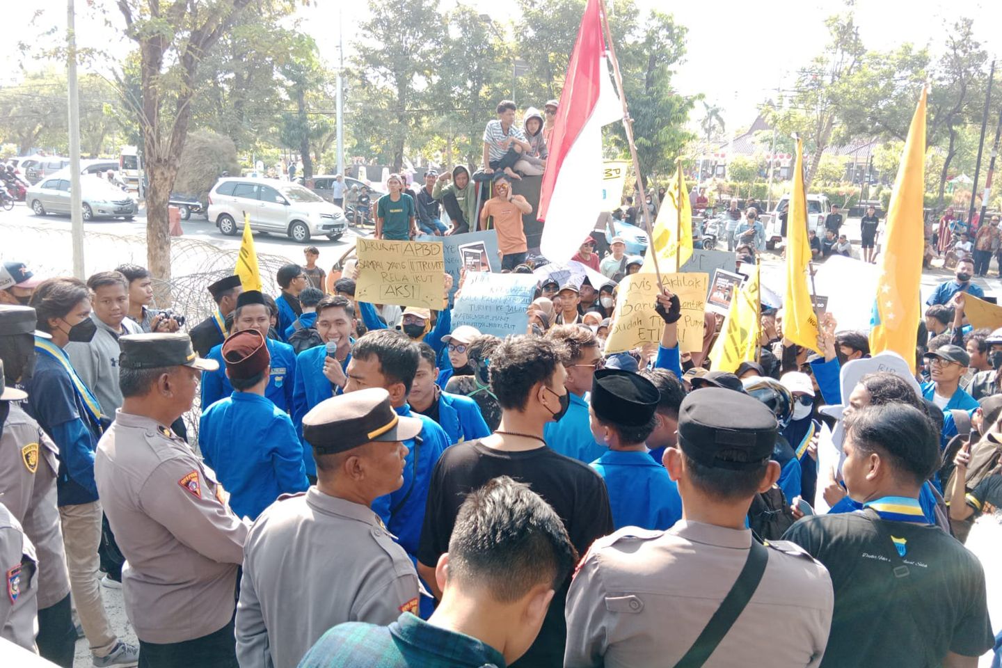 Soroti Masalah Kemiskinan, Sejumlah Kader PMII Demo Kantor Pemkab Probolinggo