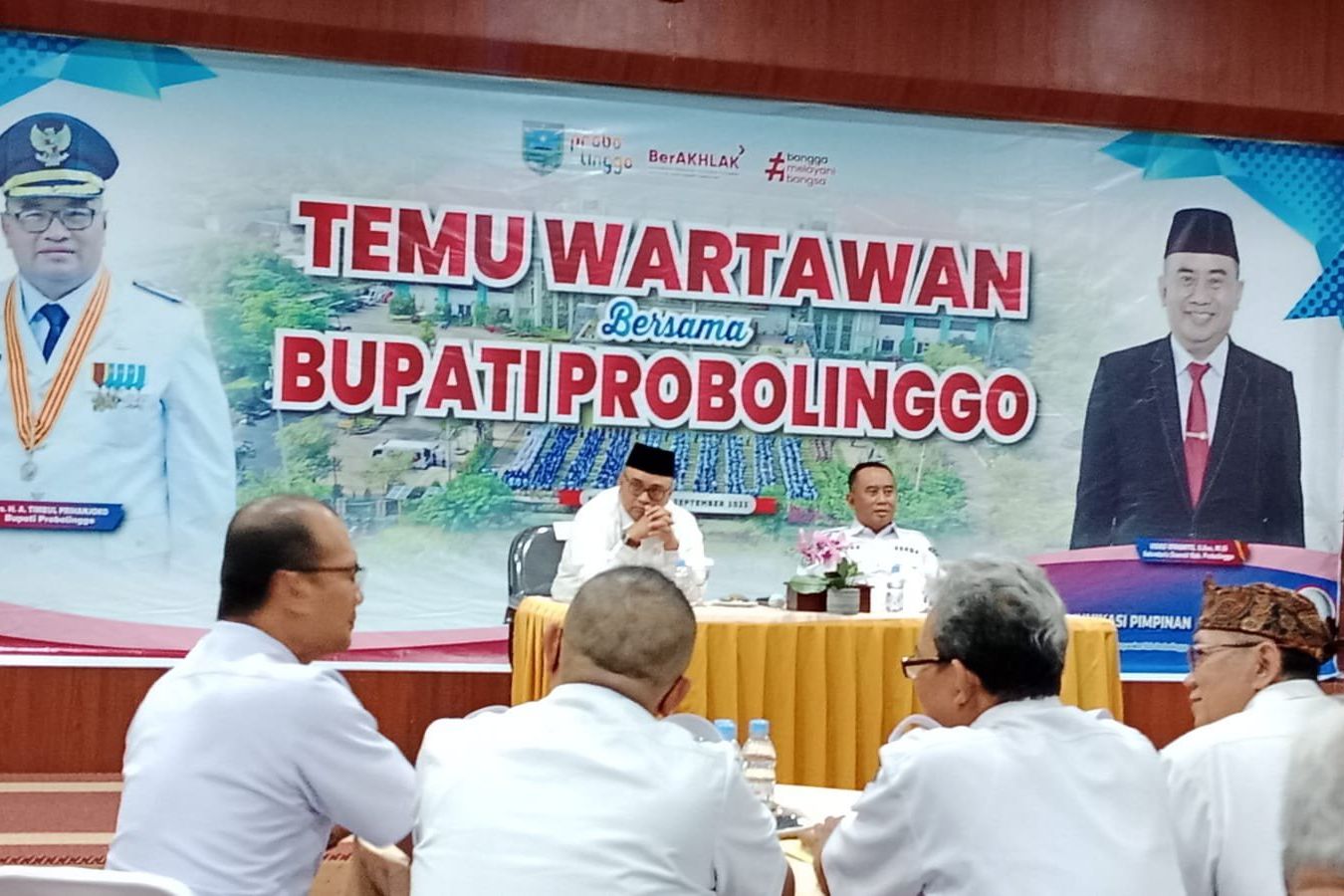 Temu Pers, Bupati Probolinggo Atensi Masalah Investasi dan Kemiskinan Ekstrem  