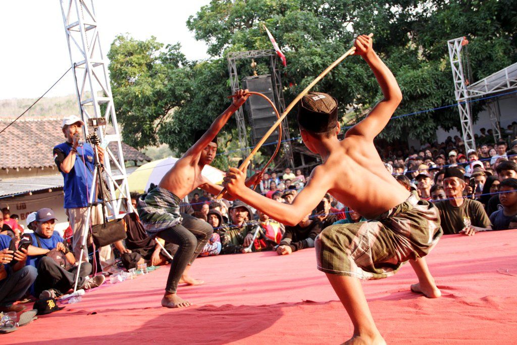 Bupati Situbondo Apresiasi Pagelaran Tradisi Ojung