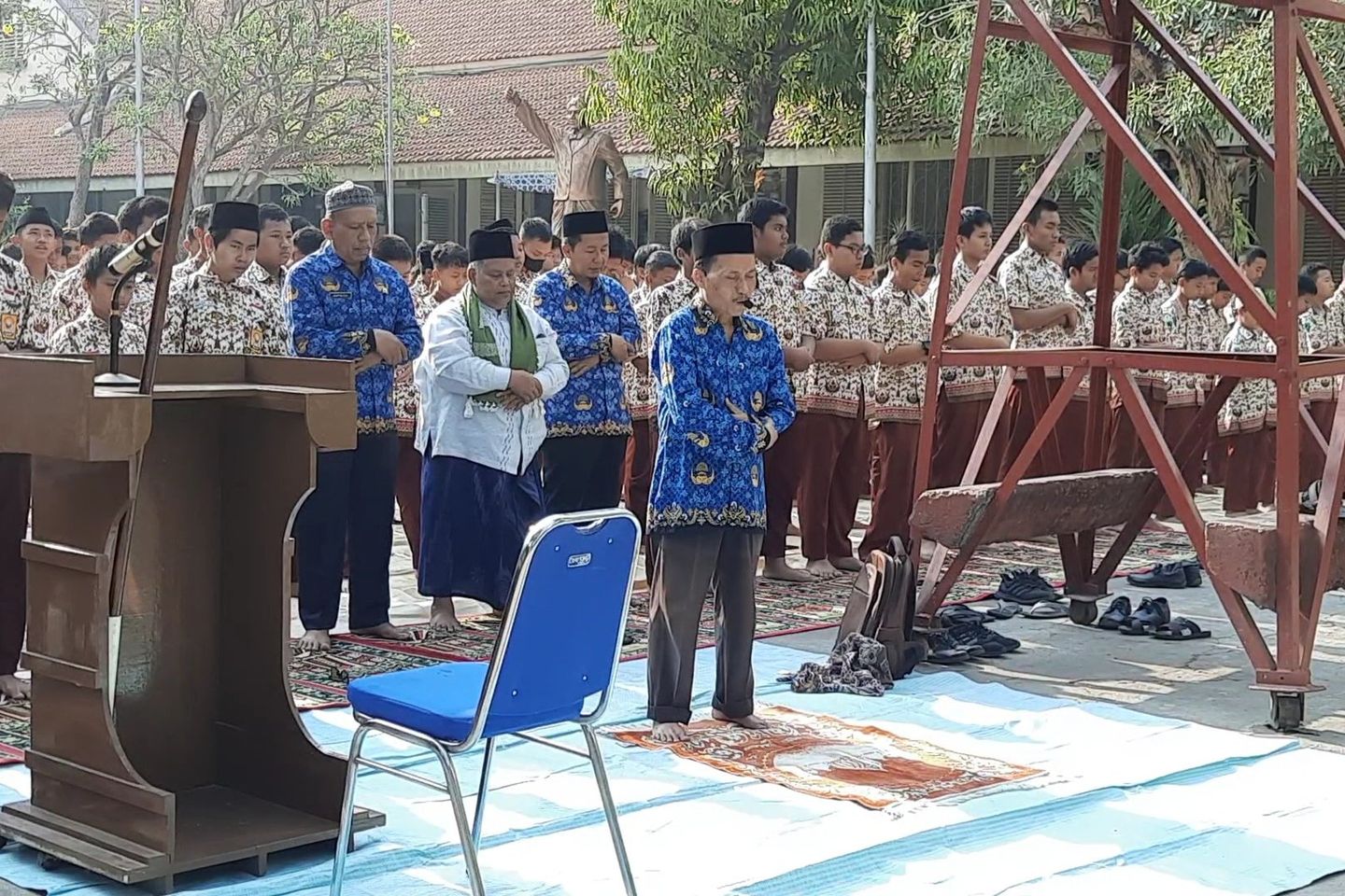 Siswa Sekolah Se-Mojokerto Gelar Shalat Minta Hujan