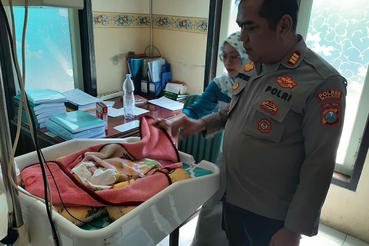 Warga Pagak Malang Digemparkan Penemuan Bayi Perempuan di Tepi Sungai 

 