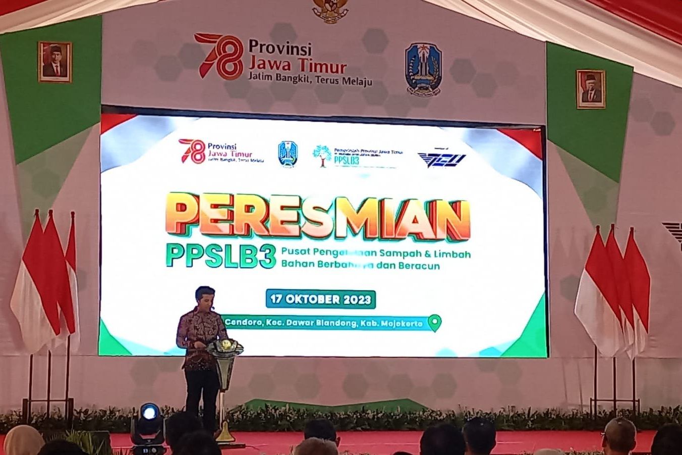 Emil Dardak Resmikan Pabrik Pengolahan Limbah B3 di Mojokerto

 