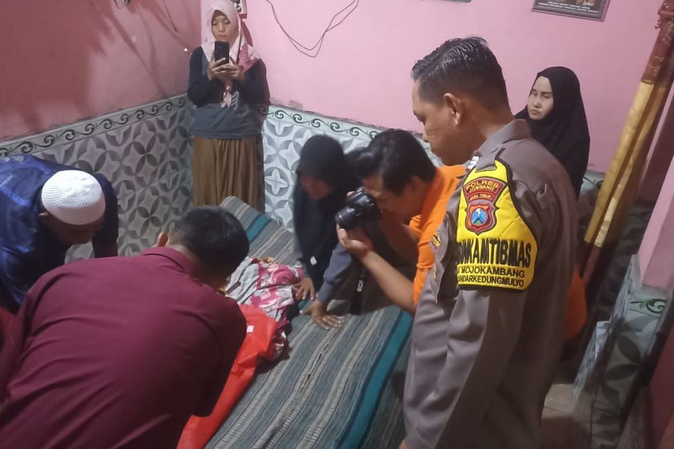 Bayi Berusia 2 Tahun Meninggal Dunia Terserempet Kereta Api Argo Semeru di Jombang  