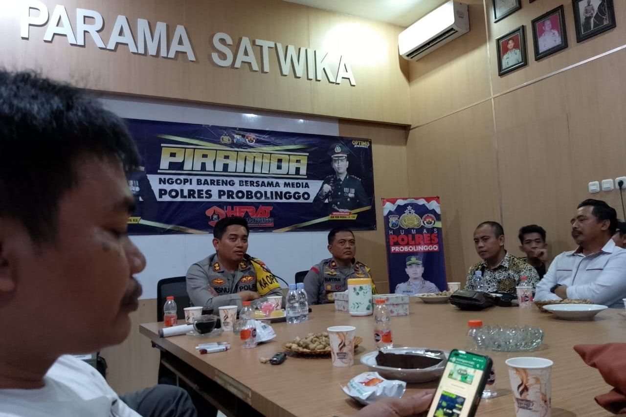 Antisipasi Kerawanan Pemilu 2024, Polisi dan Wartawan Probolinggo Ngopi Bareng