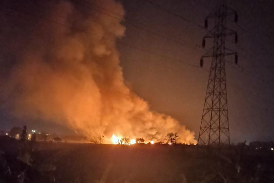 Kebakaran Lahan di Desa Bangun Bikin Panik Warga Sekitar

 