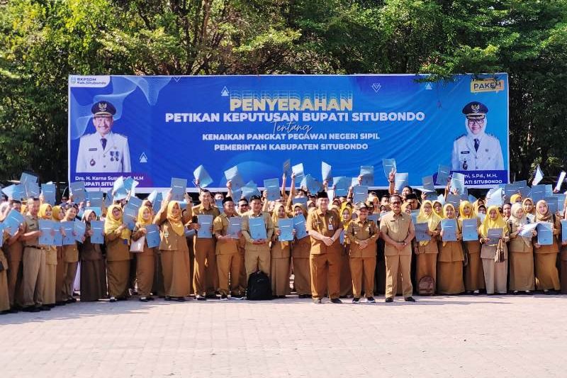 <strong>Pemkab Peroleh Banyak Prestasi, Bupati Situbondo Berikan Apresiasi Kepada Ratusan ASN</strong>