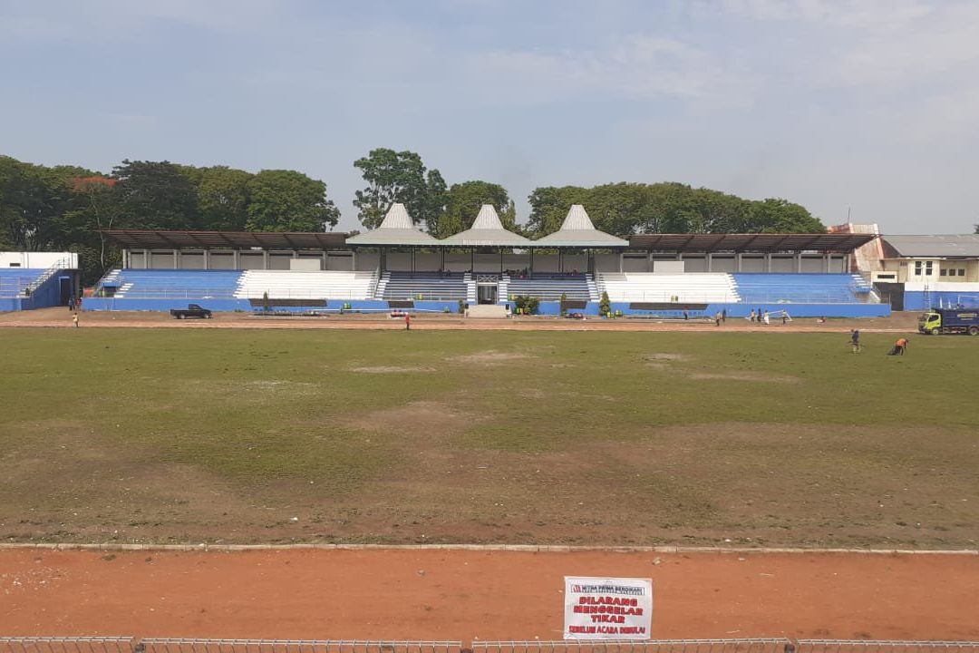 DLH Butuh Dua Hari Bersihkan Sampah Bekas Pengajian di Stadion Gajah Mada