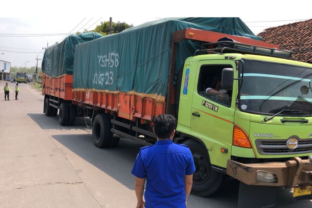 Terlibat Kecelakaan dengan Truk, Siswi SMK di Mojosari Terluka Parah