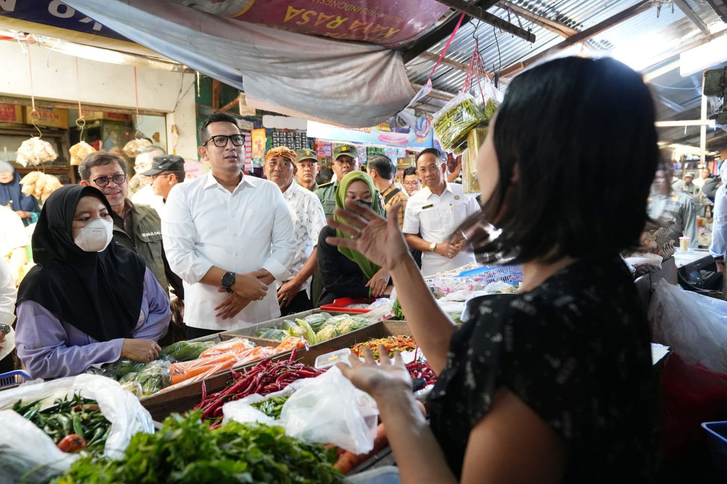 Menjelang Nataru, Pj Wali Kota Mojokerto Sidak Pasar dan Gelar Operasi Pasar Murah