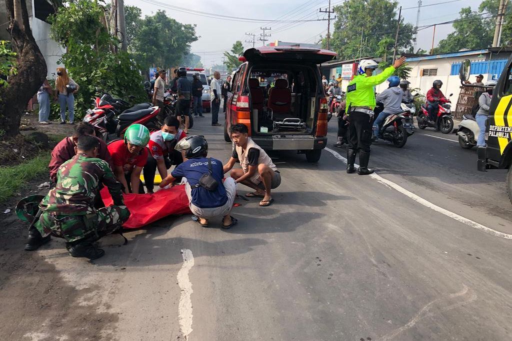 Pegawai Pabrik asal Surabaya Tewas Terlindas Truk Kontainer di Mojosari