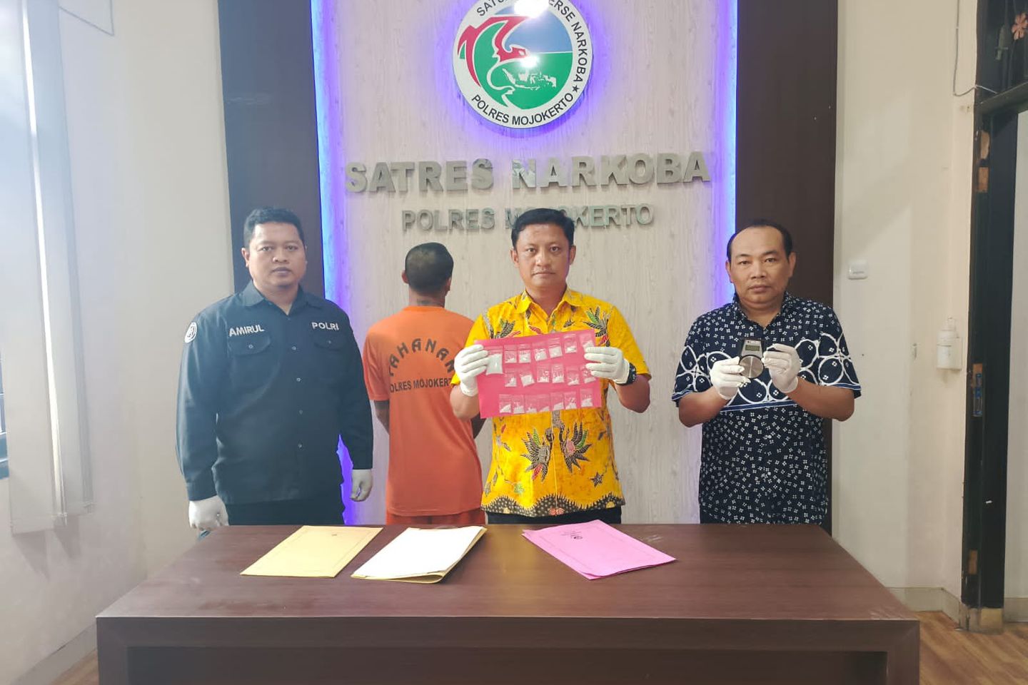 Dipantau Enam Bulan, Polisi Tangkap Bandar Sabu di Kaki Gunung Penanggungan