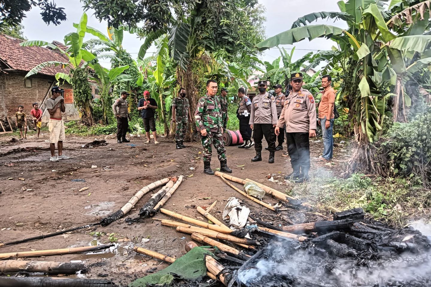 Gagal Gerebek, Polisi dan TNI di Mojokerto Bakar Arena Judi Sabung Ayam