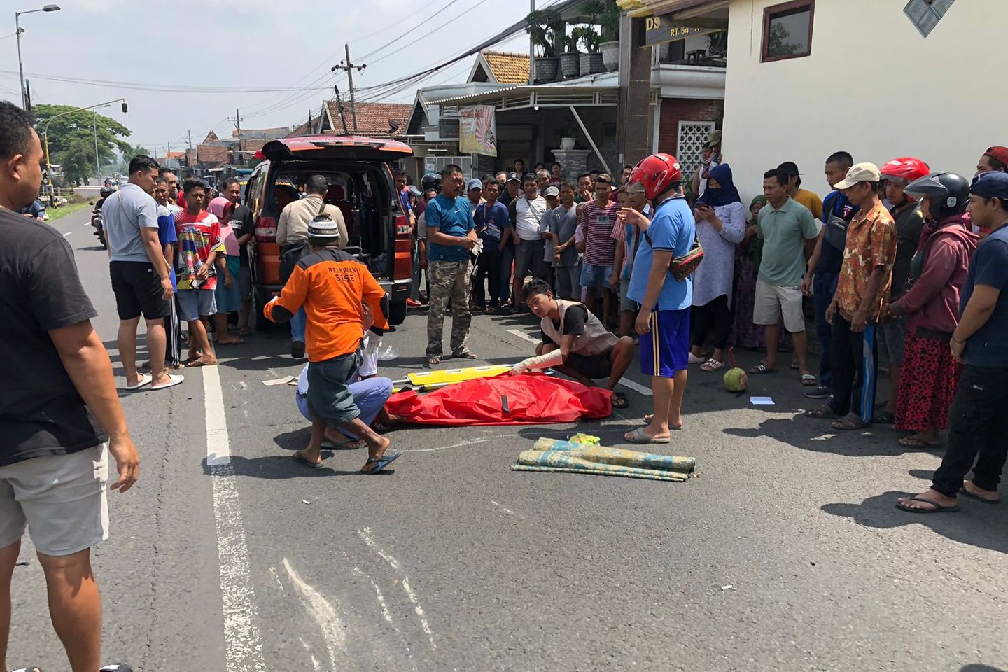 Gagal Mendahului Truk, Wanita Warga Jiyu Mojokerto Celaka