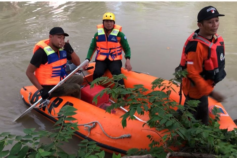 SAR Gabungan Cari Korban Air Bah di Pacet Mojokerto