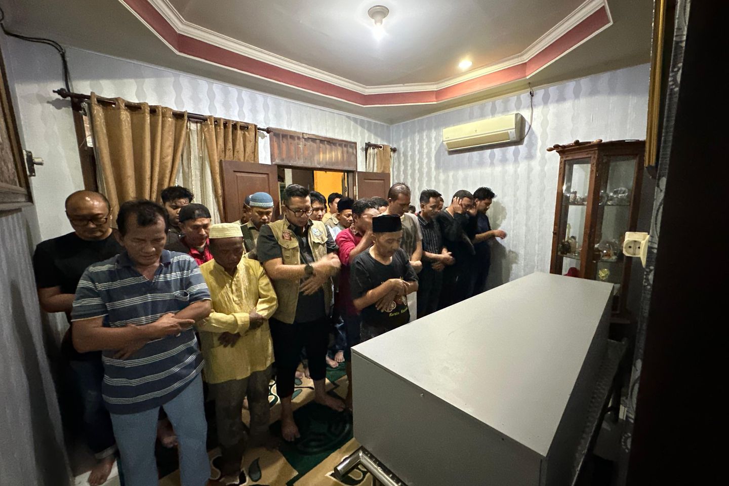 Pj Wali Kota Mojokerto Melayat Keluarga Korban Air Bah di Pacet