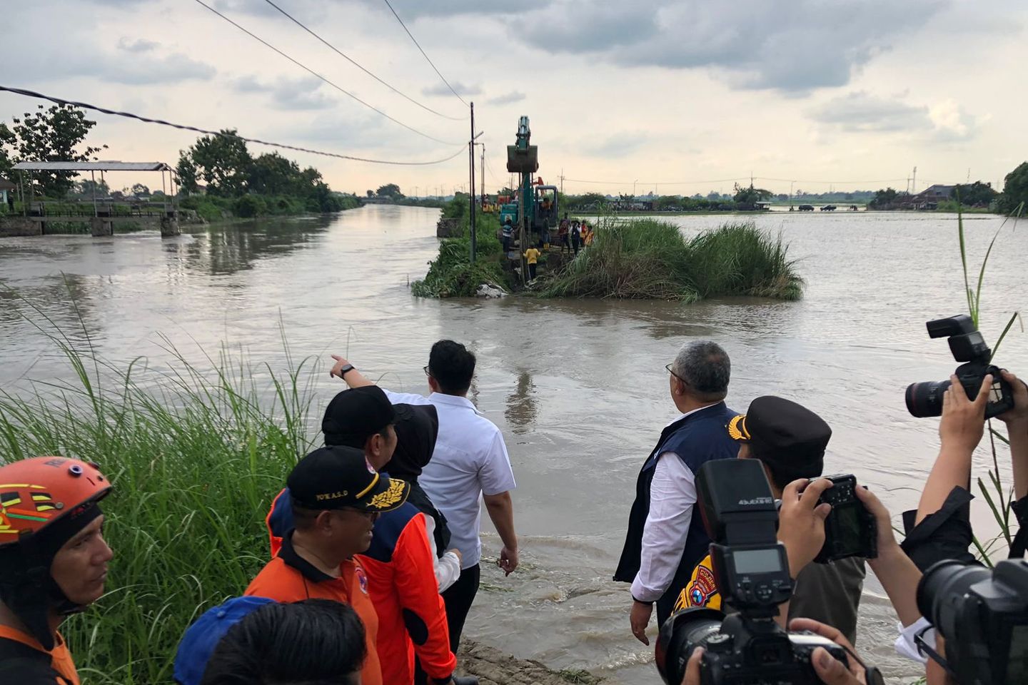 Banjir Parah di Mojokerto, Pemprov Jatim Bantu Logistik dan Kesehatan