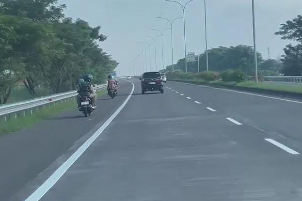 Dua Pemotor Salah Masuk Tol Penompo Mojokerto, Ini Penampakannya