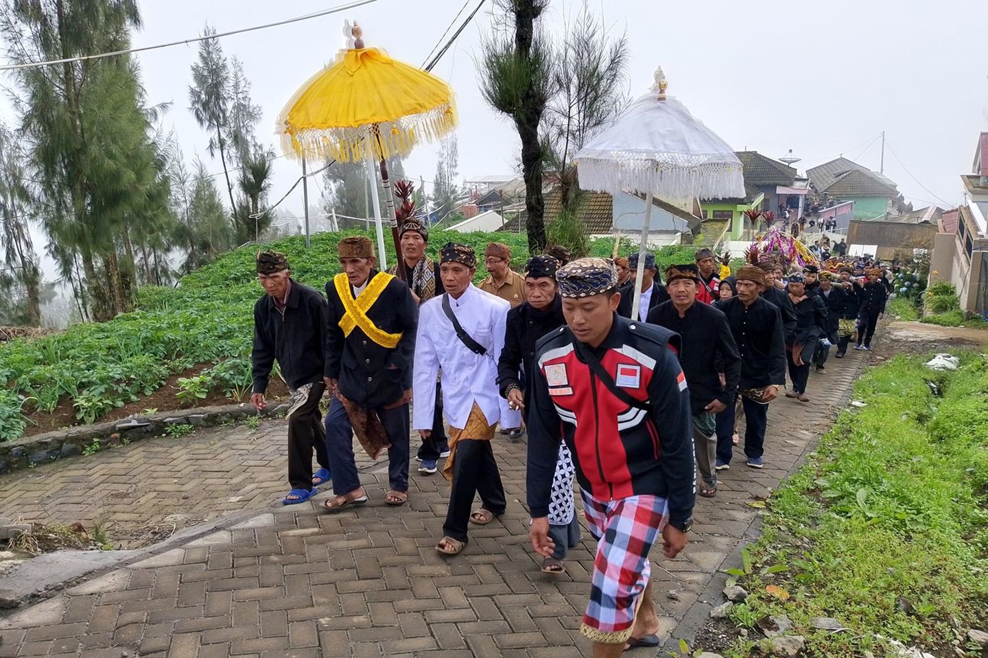 Suku Tengger di Bromo Gelar Tradisi Unan-unan, Ini Tujuannya