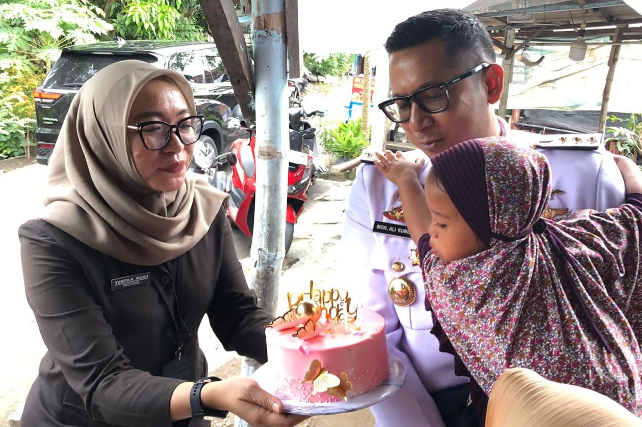 Target Turunkan Stunting, Mas Pj Wali Kota Mojokerto Beri Kado Ultah dan Susu