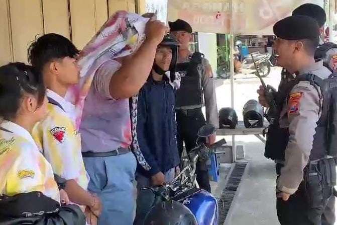 Ugal-ugalan, Polisi Tindak Konvoi Pelajar SMK di Jalan Raya Trawas