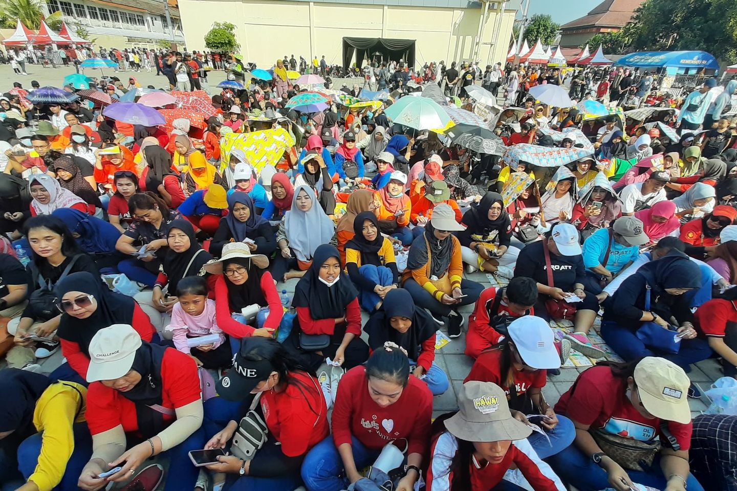 <em>May Day</em> dengan Jalan Sehat, Pj Wali Kota Mojokerto Janji Bantu Buruh