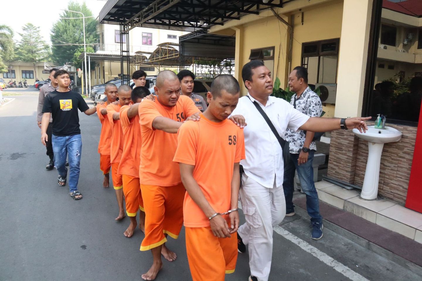 Tinggal Serumah, Bapak Tiri Lakukan Rudapaksa pada Menantu Tiri