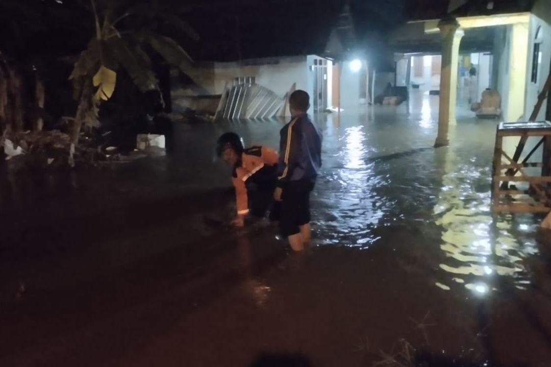 Pacet Hujan, Puluhan Rumah di Bangsal Terendam Banjir akibat Drainase Tersumbat