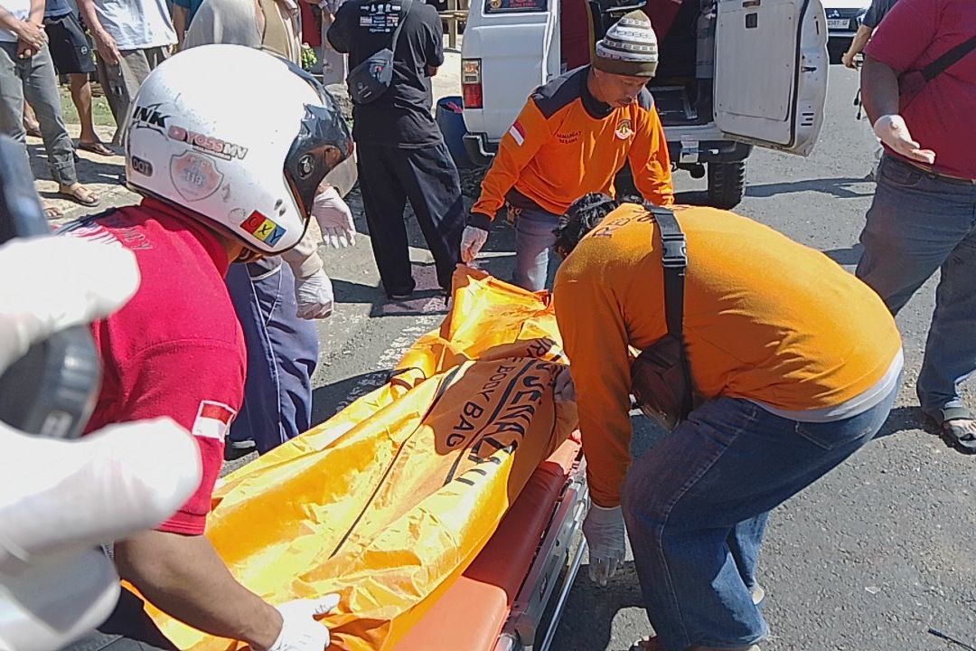 Adu Banteng, Dua Pemotor Tewas di Jalan Raya Trawas