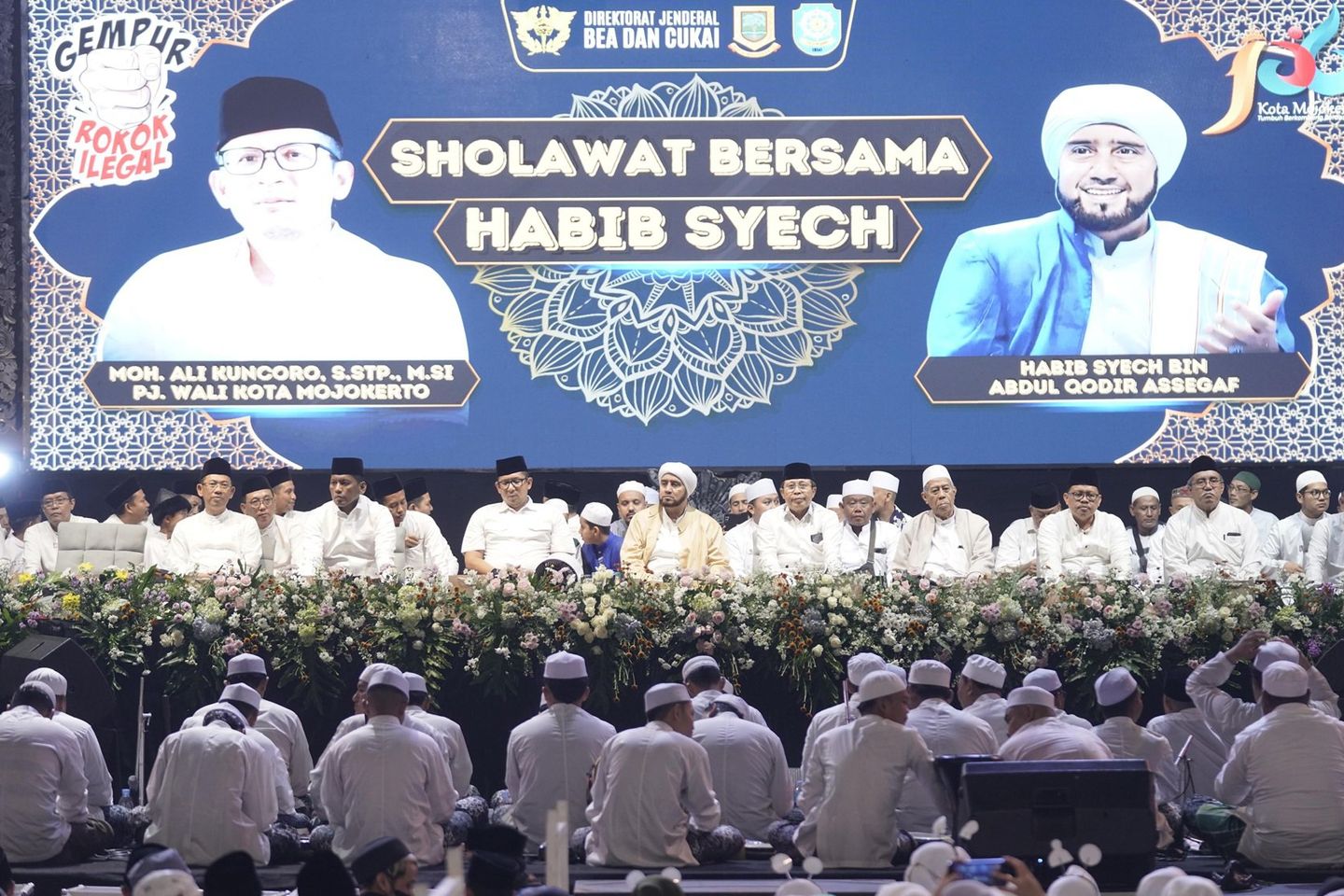 Pemkot Mojokerto Gelar Salawat bersama Habib Syech, Ingatkan Rokok Ilegal hingga Judi Online