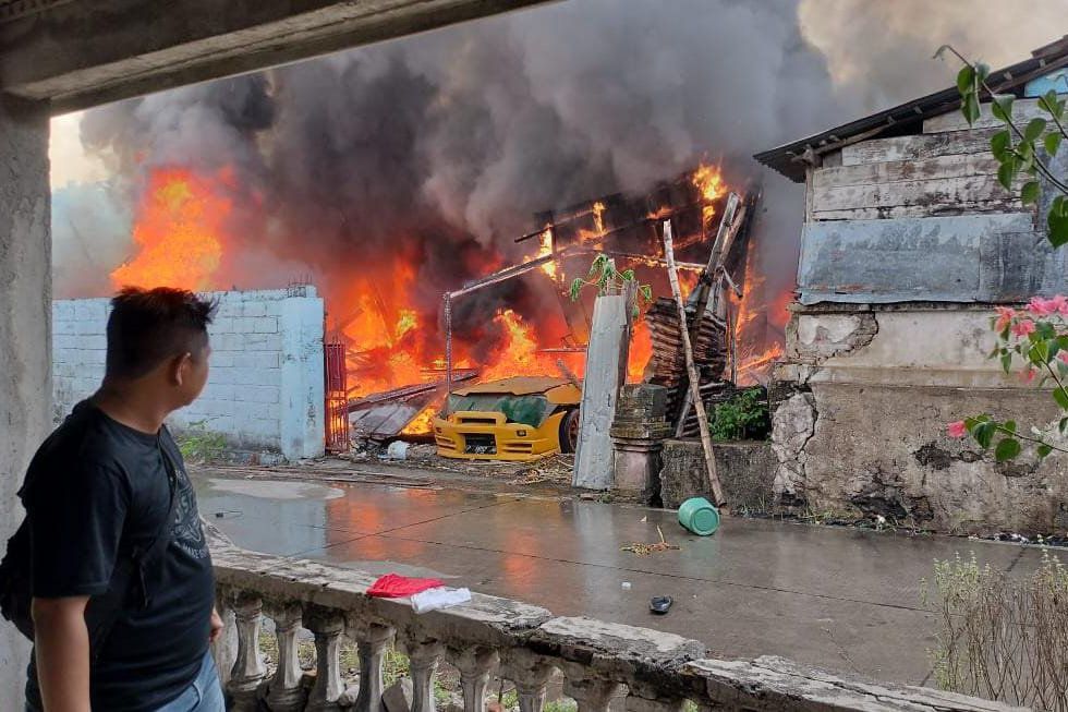 Diduga Anak Mainan Api, Tiga Rumah di Dawarblandong Ludes Terbakar