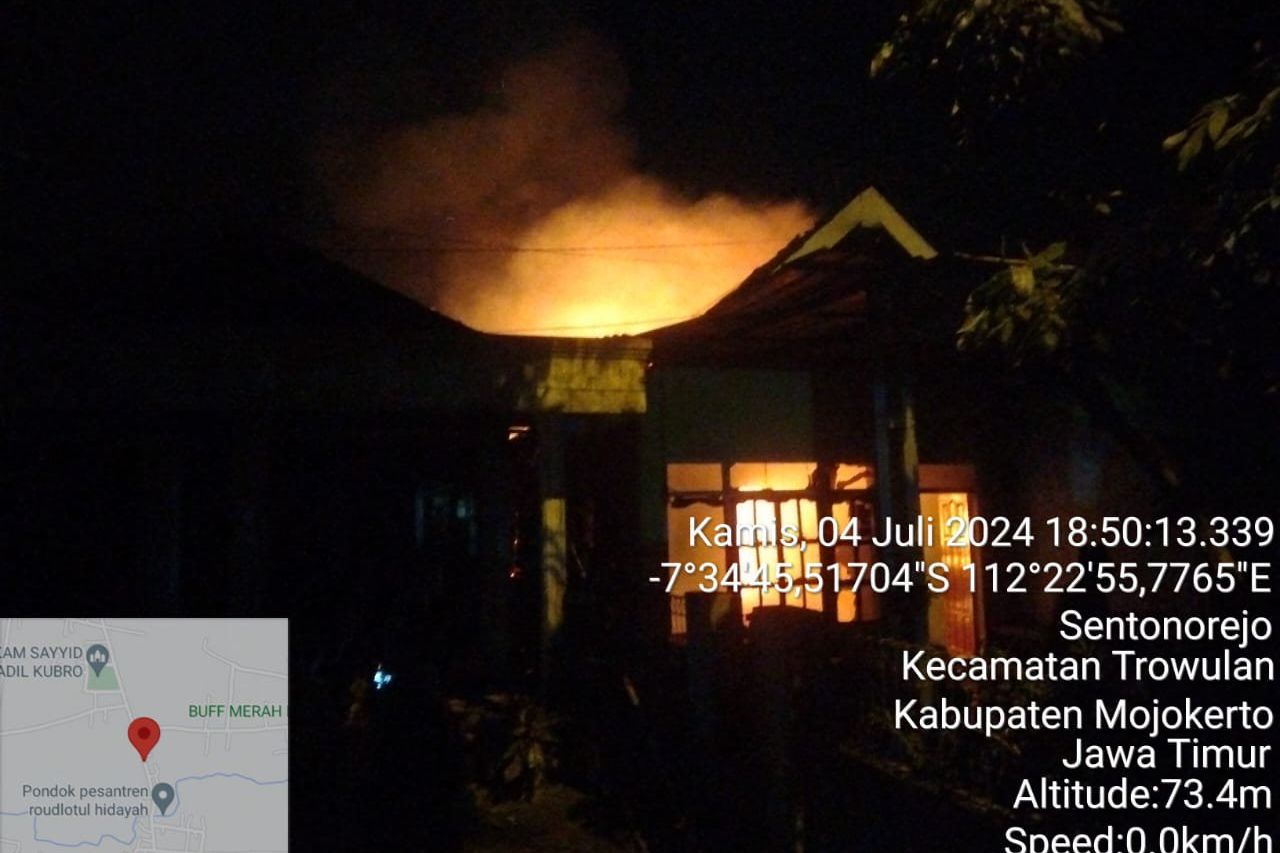Rumah Warga Lansia di Trowulan Terbakar, Isi Rumah Ludes
