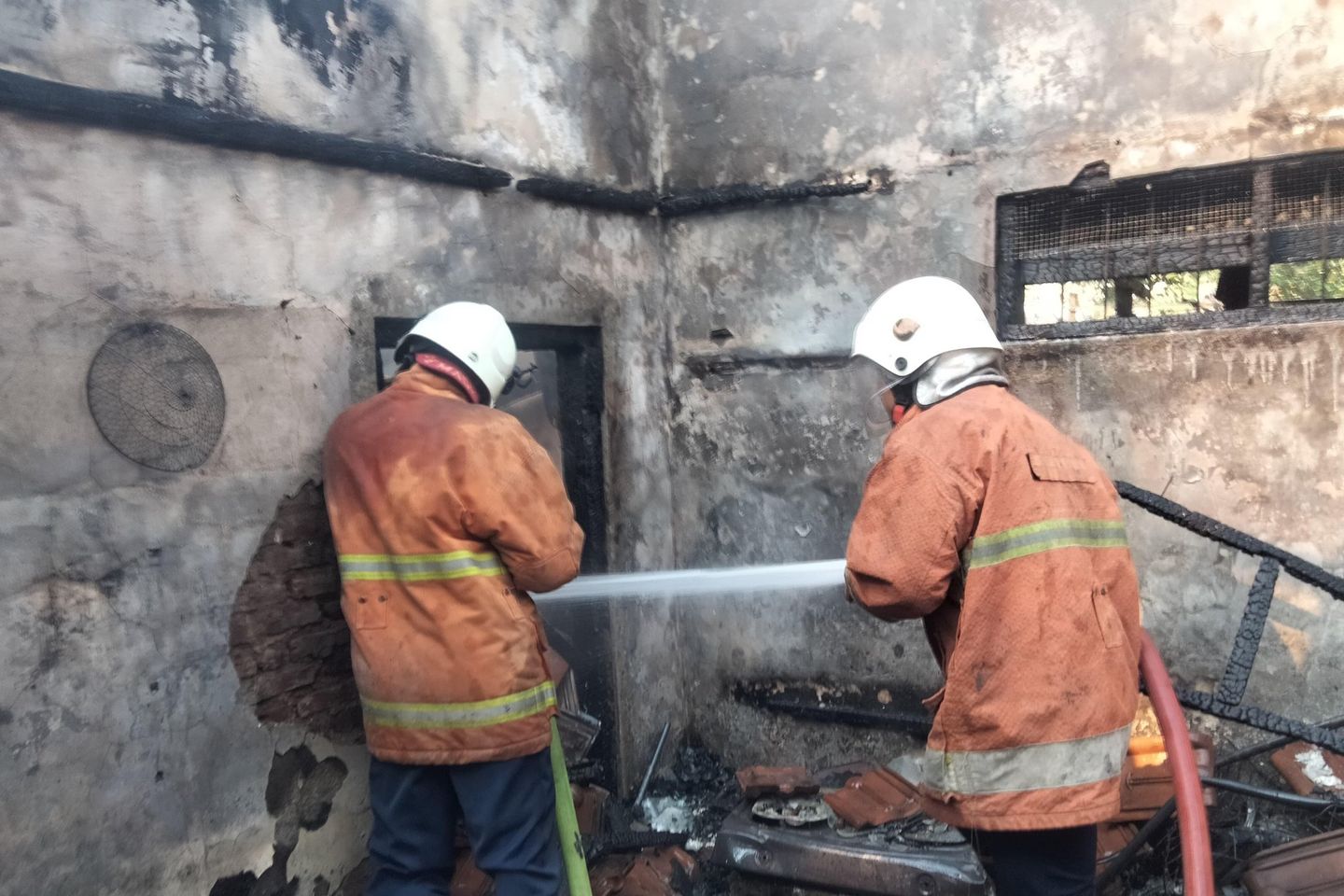 Lupa Matikan Kompor, Rumah Warga Dinoyo Mojokerto Ludes Terbakar