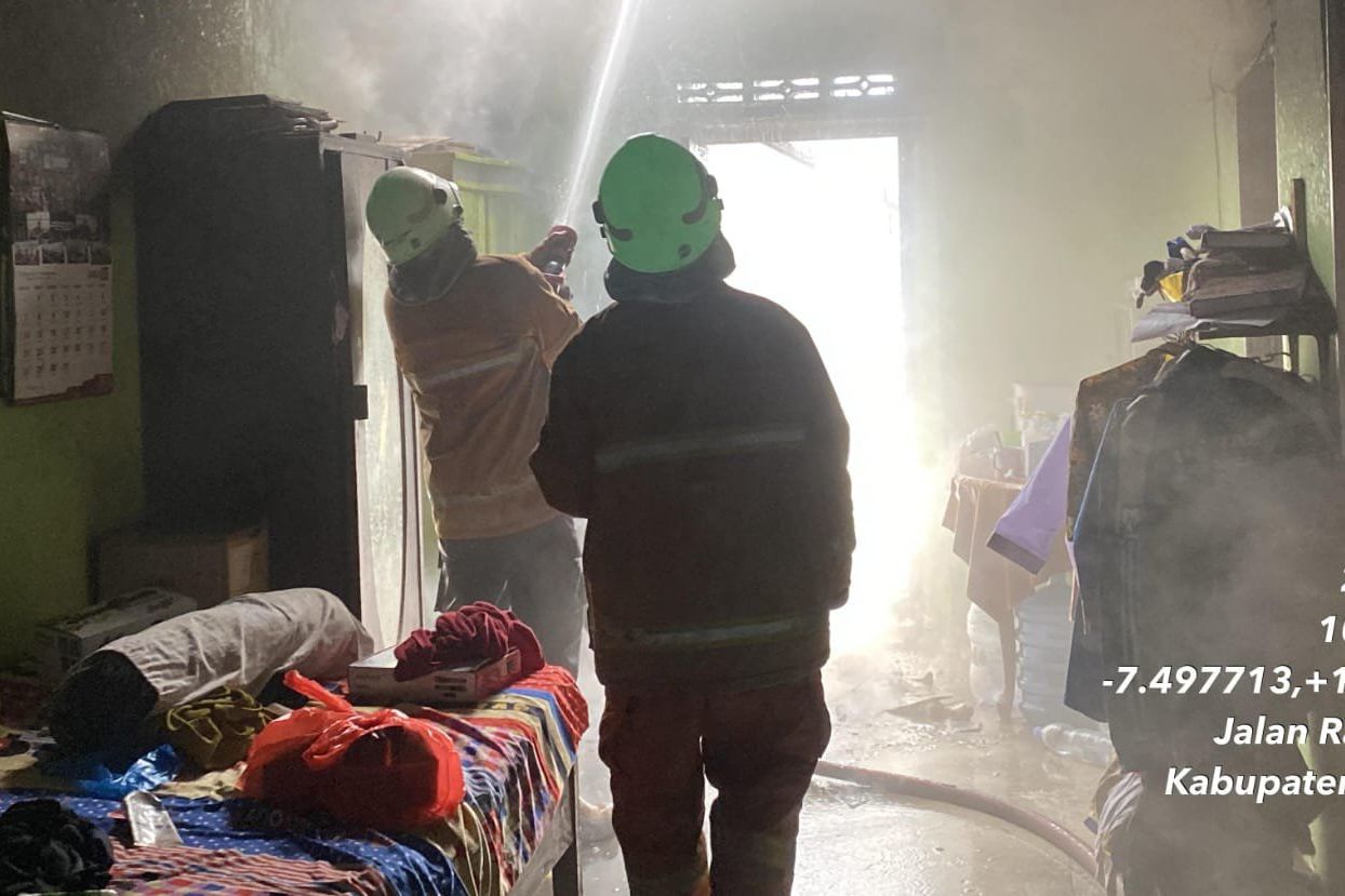 Diduga Korsleting Listrik, Dapur Rumah di Bangsal Ludes Terbakar
