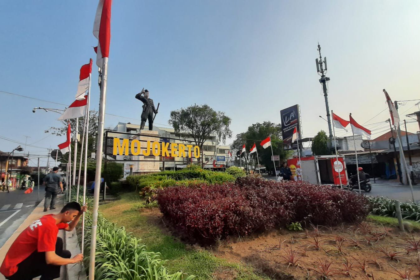 HUT Kemerdekaan RI ke-79, Pemkot Mojokerto Pasang 7.900 Bendera Merah Putih