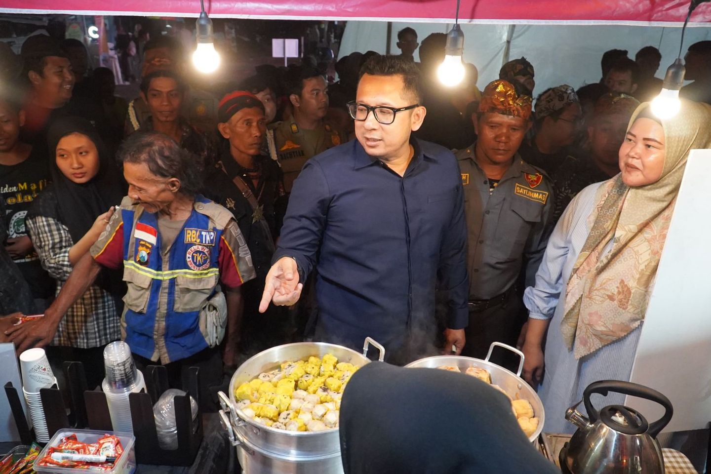 Mas Pj Apresiasi Pasar Jadoel Prajuritkulon, Berdampak Ekonomi dan Seni Budaya