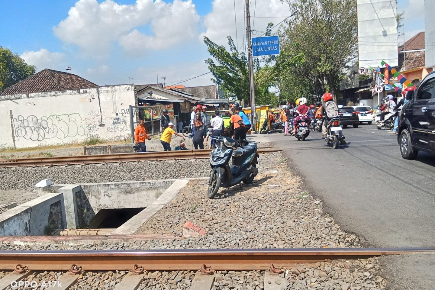 Terobos Palang Kereta, Pasutri di Mojokerto Terluka Parah