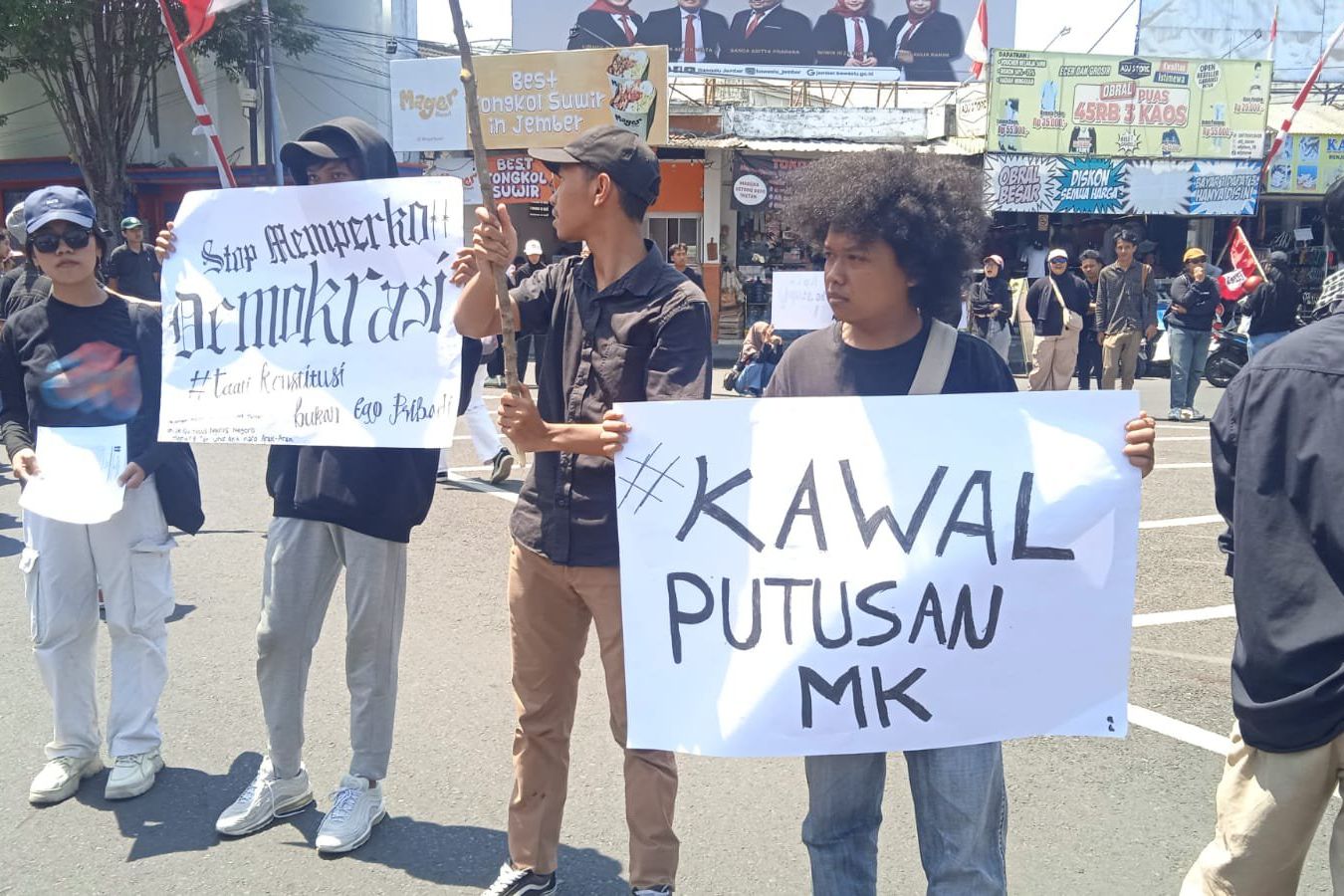 Aksi Kawal Putusan MK di Jember, Hanya Anggota DPRD dari PDIP yang Mendukung