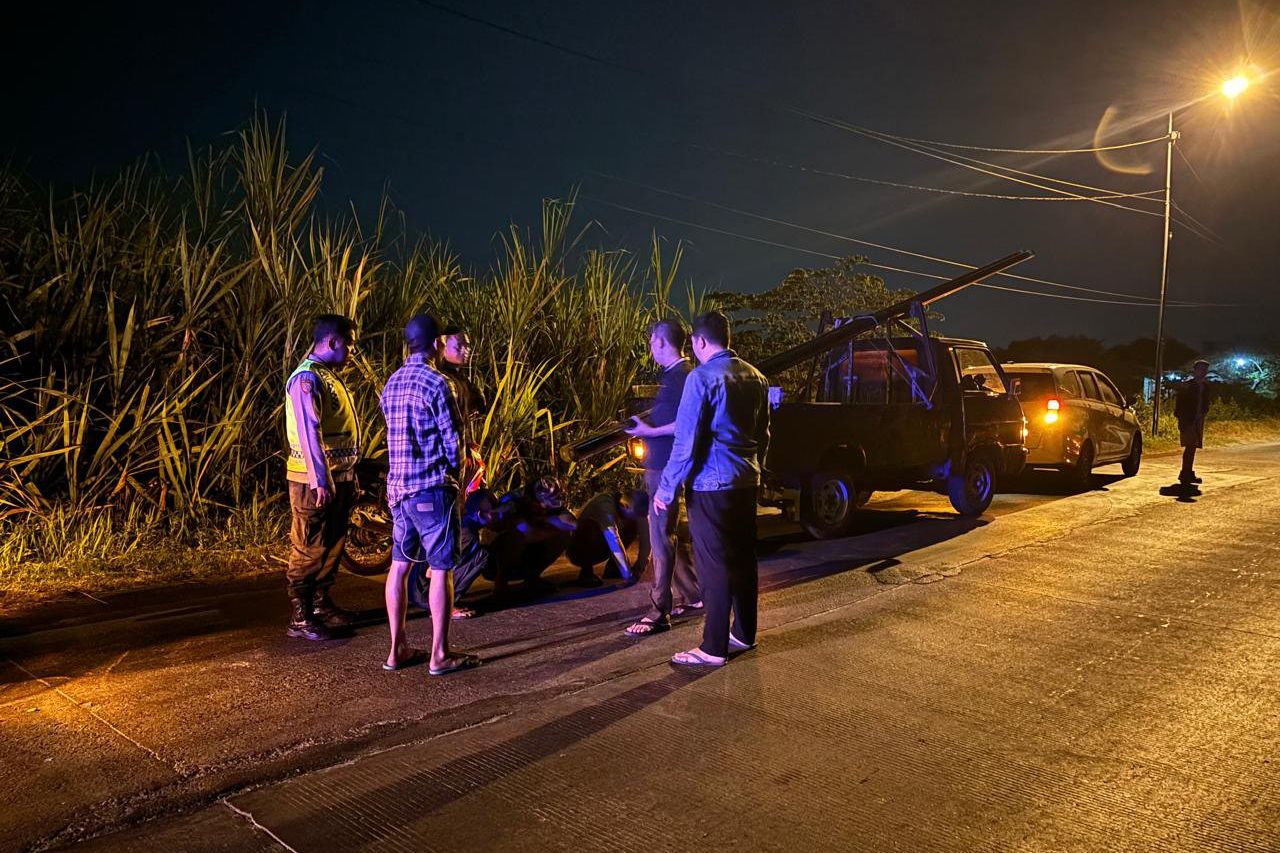 Patroli Blue Light, Tiga Pemuda di Mojokerto Tepergok Curi 30 Tiang <em>Provider</em> Internet