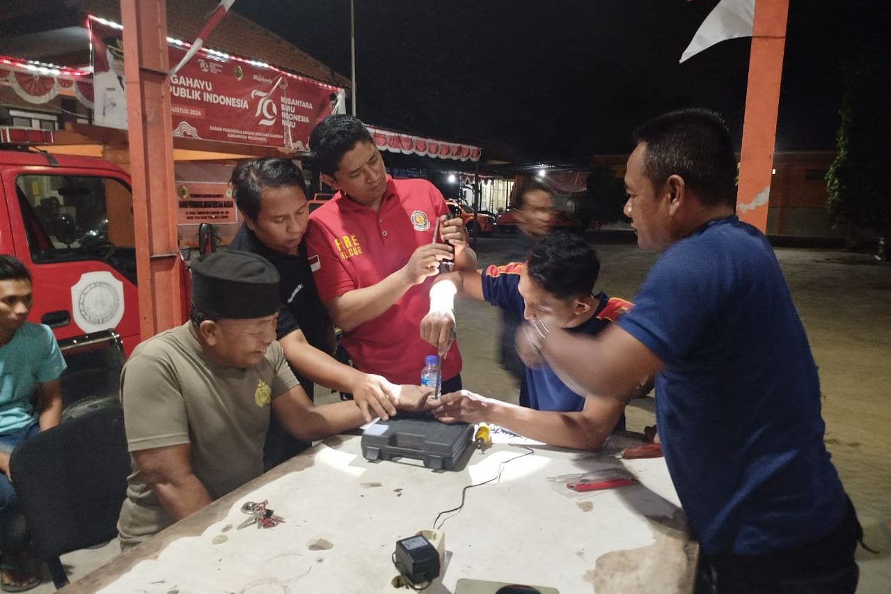 Ketika Dukun Pijat Minta Damkar Potong Cincin di Jari yang Bengkak