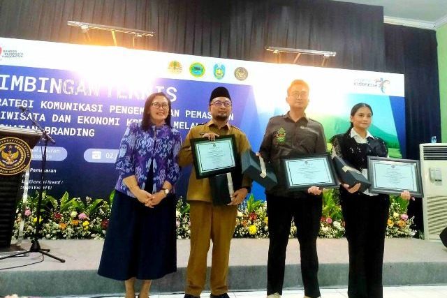 <strong>Kemenparekraf Lakukan Bimtek Branding Bagi Penggiat Wisata dan Ekonomi Kreatif Situbondo</strong>