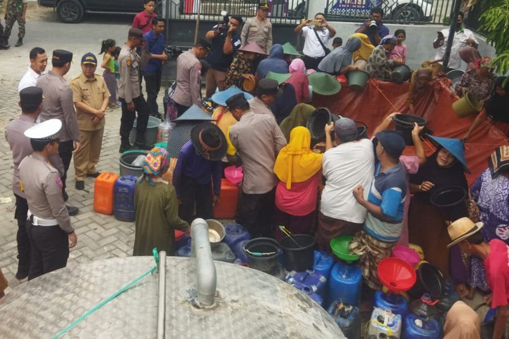Tiga Kecamatan di Lamongan Dilanda Kekeringan, BPBD Beri Bantuan Air Bersih dan Makanan