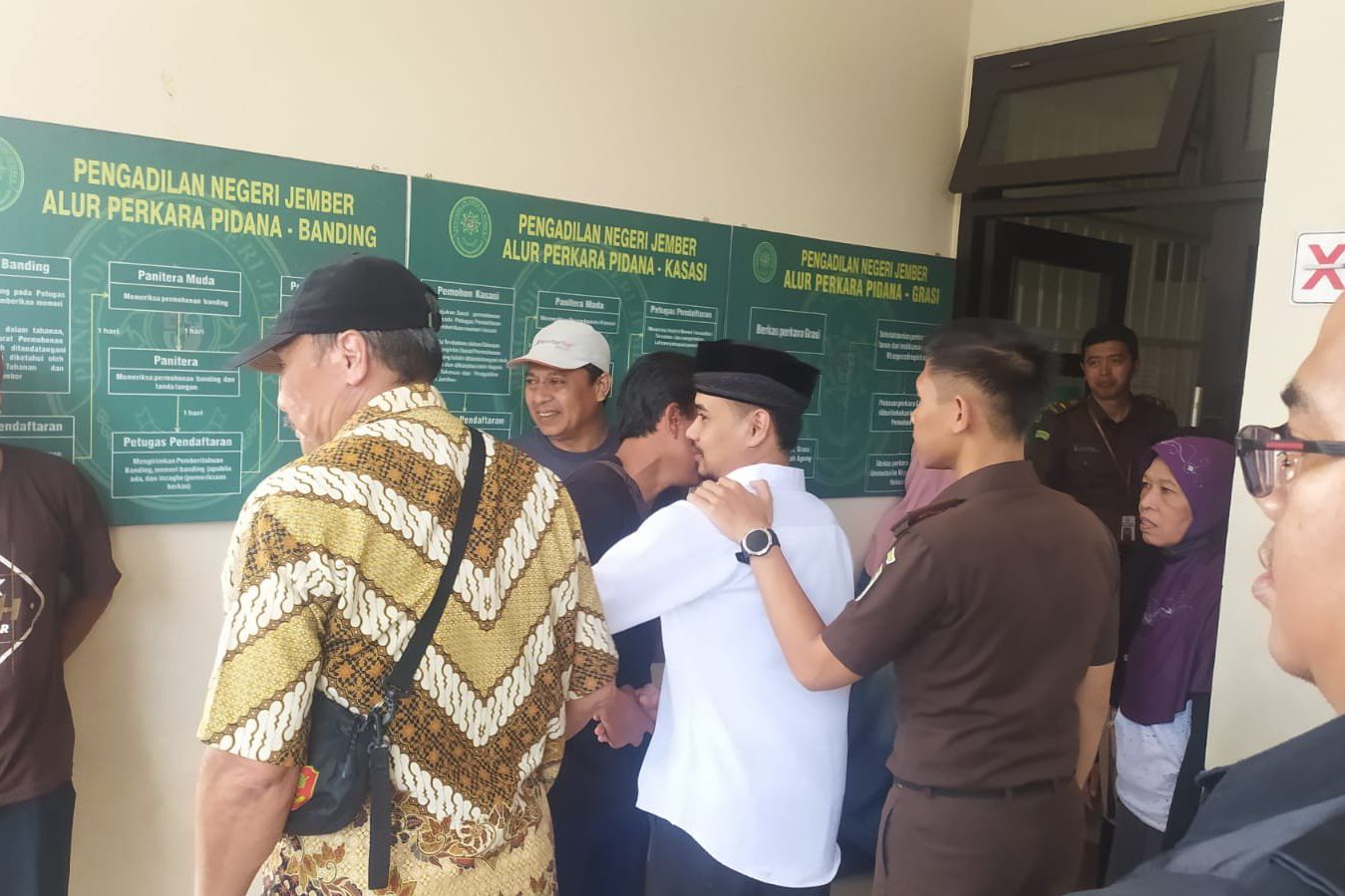 Aniaya Pacar yang Juga Pemandu Lagu, Kades di Jember Divonis Bersalah