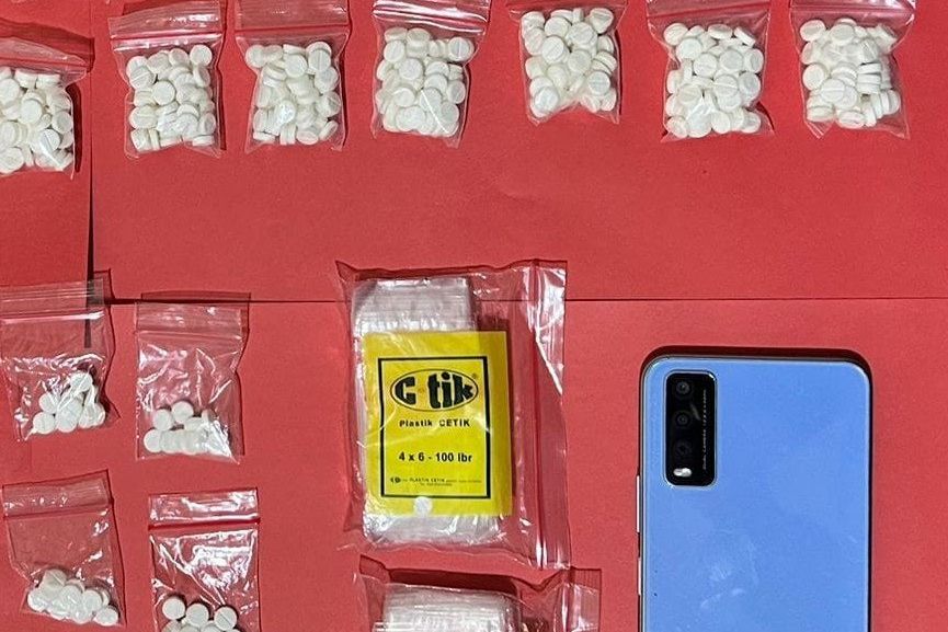 Satnarkoba Polres Mojokerto Ringkus Pengedar dan Kurir Pil Koplo