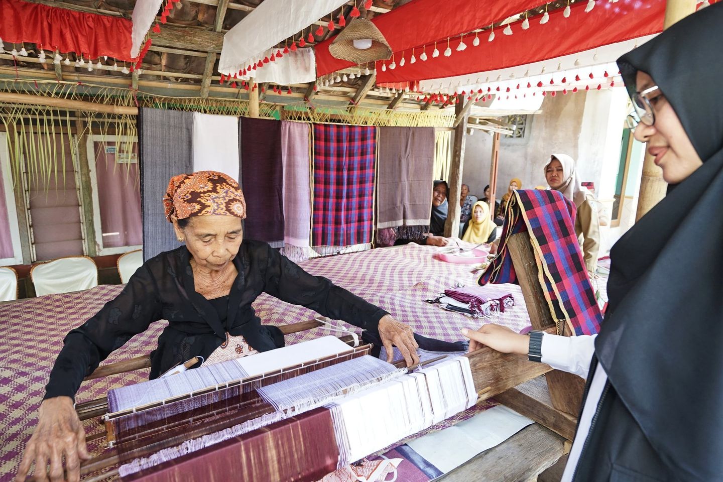 Mengenal Siami, Perajin Tenun Tradisional asal Banyuwangi 