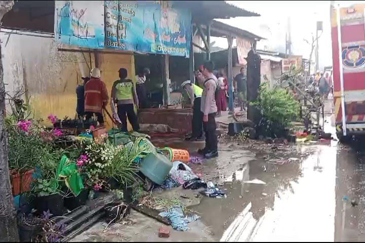 Diduga Gas LPG Bocor, Tempat Laundry di Ngoro Ludes Terbakar