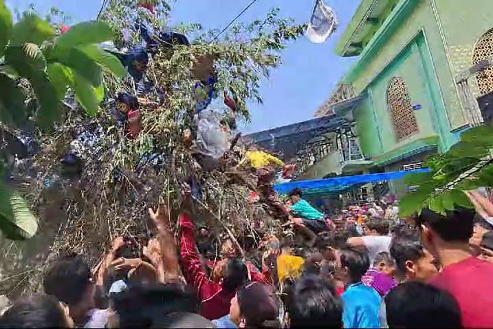 Tradisi Keresan saat Maulid Nabi di Mojokerto, Ratusan Warga Berebut Hasil Bumi