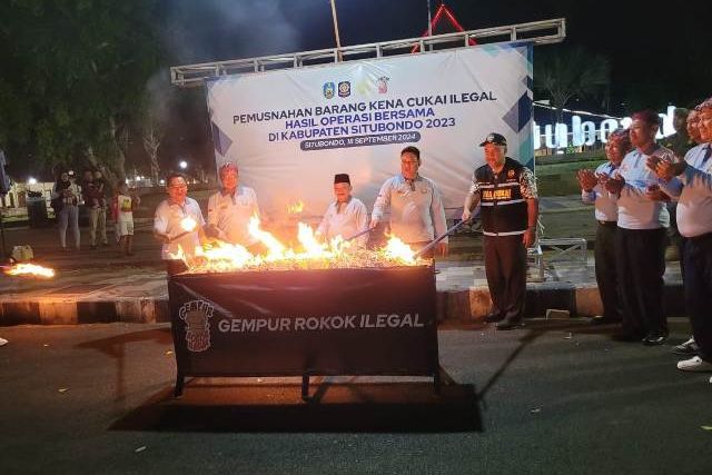 Bea Cukai Jember Musnahkan Puluhan Ribu Batang Rokok Ilegal Hasil Operasi di Situbondo