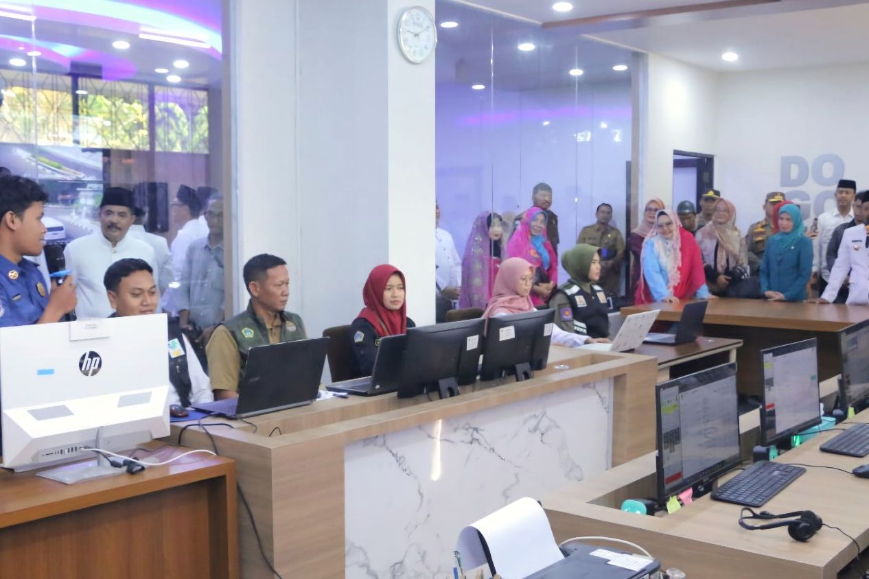 Pantau Pelayanan Publik Realtime, Bupati Gresik Resmikan Command Center