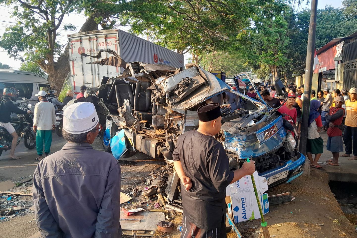 Kecelakaan Maut Libatkan Dua Mobil Elf dan Towing, Enam Orang Tewas