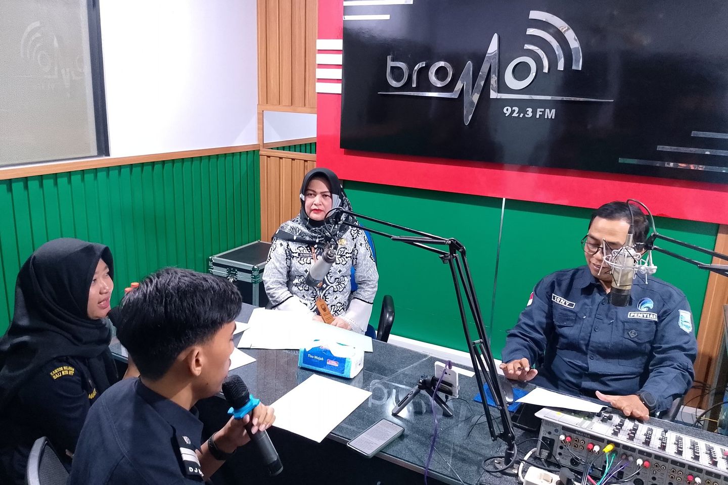 Pemkab Probolinggo dan Bea Cukai Sosialisasi Larangan Rokok Ilegal lewat Podcast Radio
